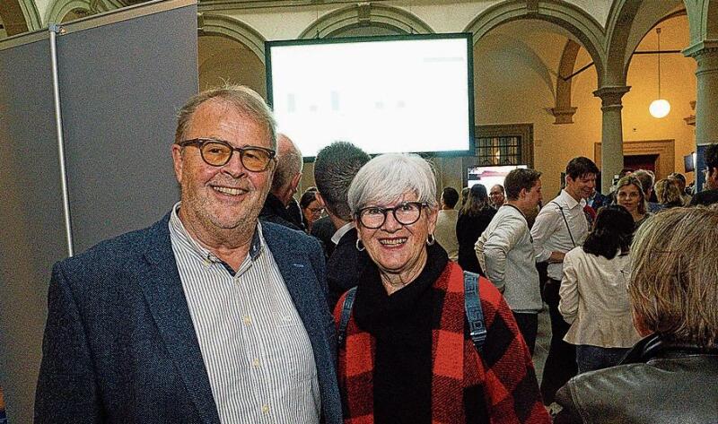 Marc-André Roth und Yvonne Schärli, ehemalige Regierungsrätin SP. Yvonne meinte, sie sei sehr entspannt und immer noch sehr interessiert und stolz, dass die Jungen einen aktiven Wahlkampf gemacht hätten.