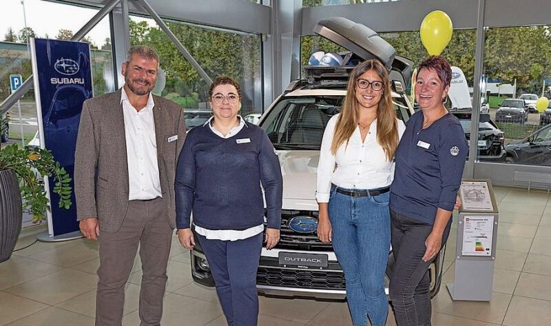 Auch auf dem Littauerboden bei der Emil Frey AG war viel los am Samstag. V. l.: Geschäftsführer Martin Oppliger mit Natascha Britschgi (Administration), Ramona Bühlmann (HR) und Cornelia Wicki (Empfang).