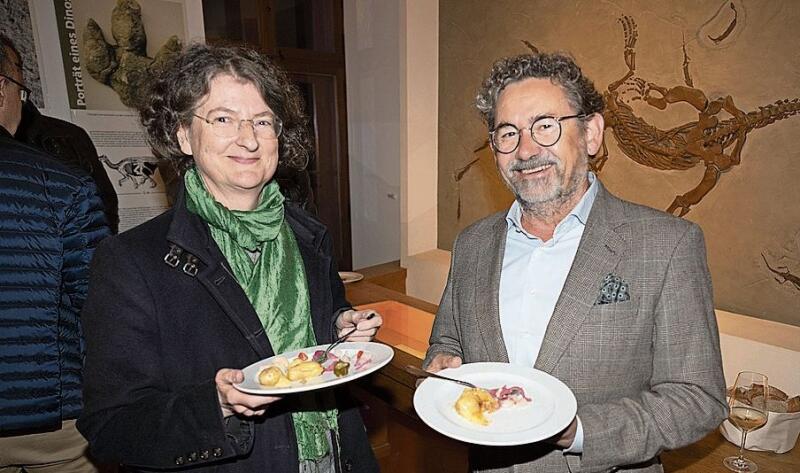 Cécile Vilas, Direktorin von Memoriav, Verein zur Erhaltung des audiovisuellen Kulturguts, und Mitglied im Forum Gletschergarten, zusammen mit Mark Buchecker, Grossstadtrat.