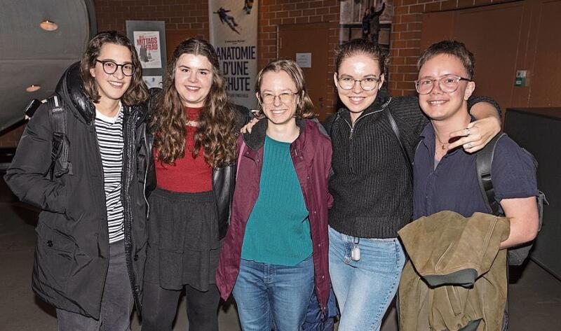Von links: Janine, Julia, Selina, Valentina und Sarina von Queer Unity Luzern, einem Verein für alle LGBTQIA+-Studierenden und -Mitarbeitenden der Universität Luzern.