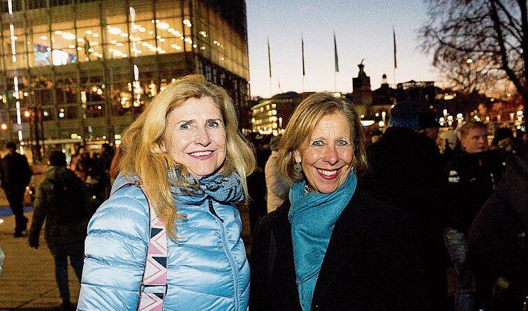 Estelle Malgaroli-Baumann (l.) und Hanny Felder von Luzern Tourismus. Hanny freut sich, die Stadtführungen «Tannengrün» zu Luzerner Weihnachtsbräuchen in der Stadt Luzern anzubieten.