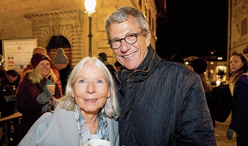 Gabriele und Michael Bosbach. Seit zwei Jahren wohnen sie in Luzern und sehen erstmals die Weihnachtsbeleuchtung.