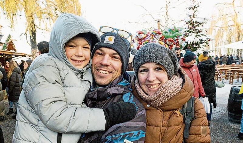 Von links: Lenny, Martin und Sabine Schacher. Für Lenny war der Märlibus mit Jolanda Steiner das Highlight.