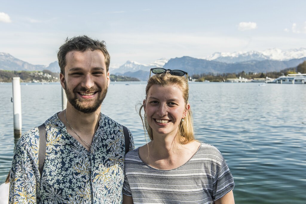 Jan Heinimann und Catherine Plichta hören gerne Literatur-Podcasts und haben am 1. April bemerkt, dass ein Buchkapitel klammheimlich ausgetauscht wurde.
