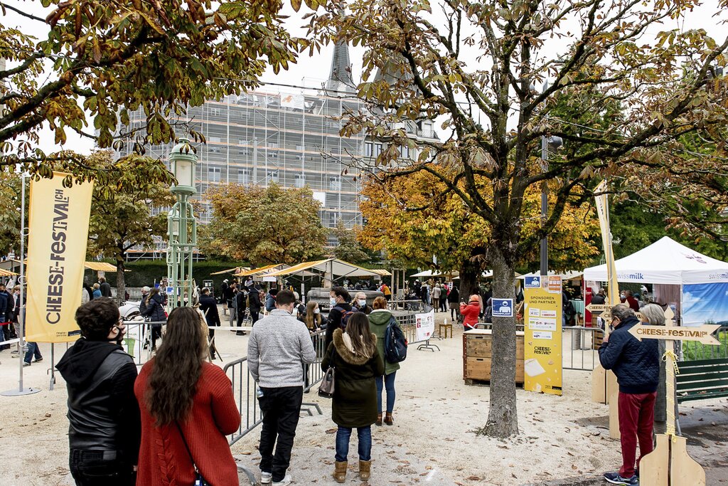 15. Käsefest in Luzern: Die Organisatoren haben die Käsestände als Parcours auf dem Kurplatz in Luzern angeordnet.