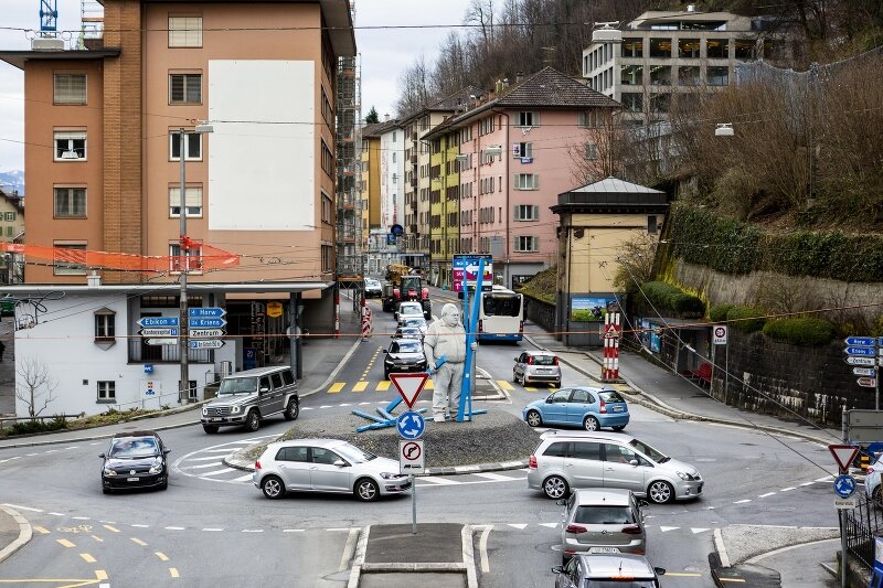 Da, wo Basel- und Bernstrasse aufeinandertreffen, thront nach wie vor der in Beton gegossene Heinz und wacht über den Verkehr.