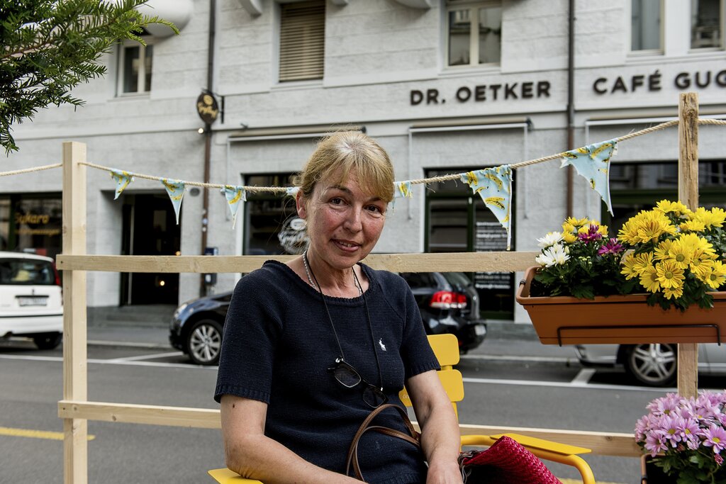 Gudula Metzel (links), mit der Regionalverantwortlichen Edith Rey und dem neuen Pfarrer Dr. Wieslaw Reglinski. Ana Meier war erstaunt, dass man hier absitzen darf. Sie meinte zuerst, dieser Platz gehöre zu einem Restaurant.