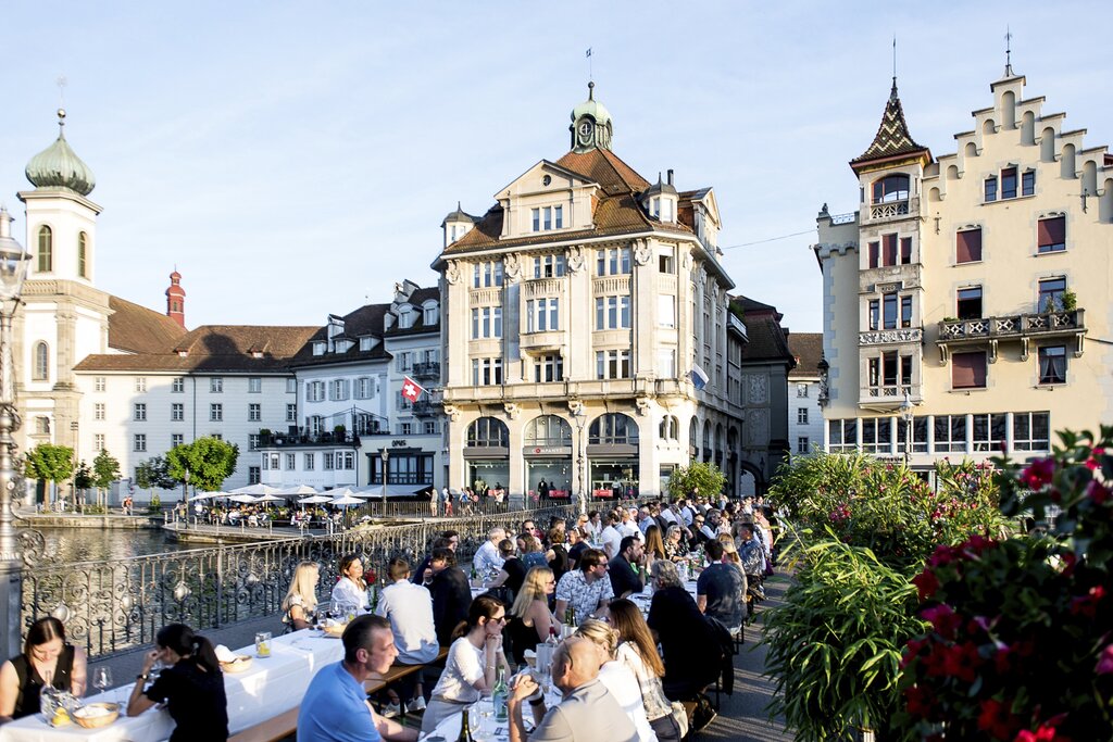 Die Gäste fanden an der Alternative Gefallen. So auch auf der Reussbrücke.