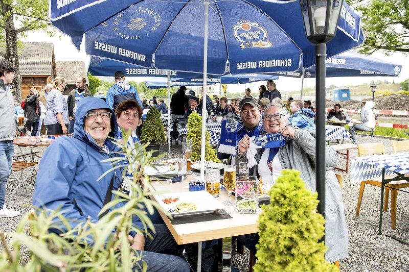 Adrian Lang, Dominic Misteli, Severin Kunz und Pascal Reichert fieberten im Restaurant Pallino dem dritten Cupsieg für den FCL entgegen.
