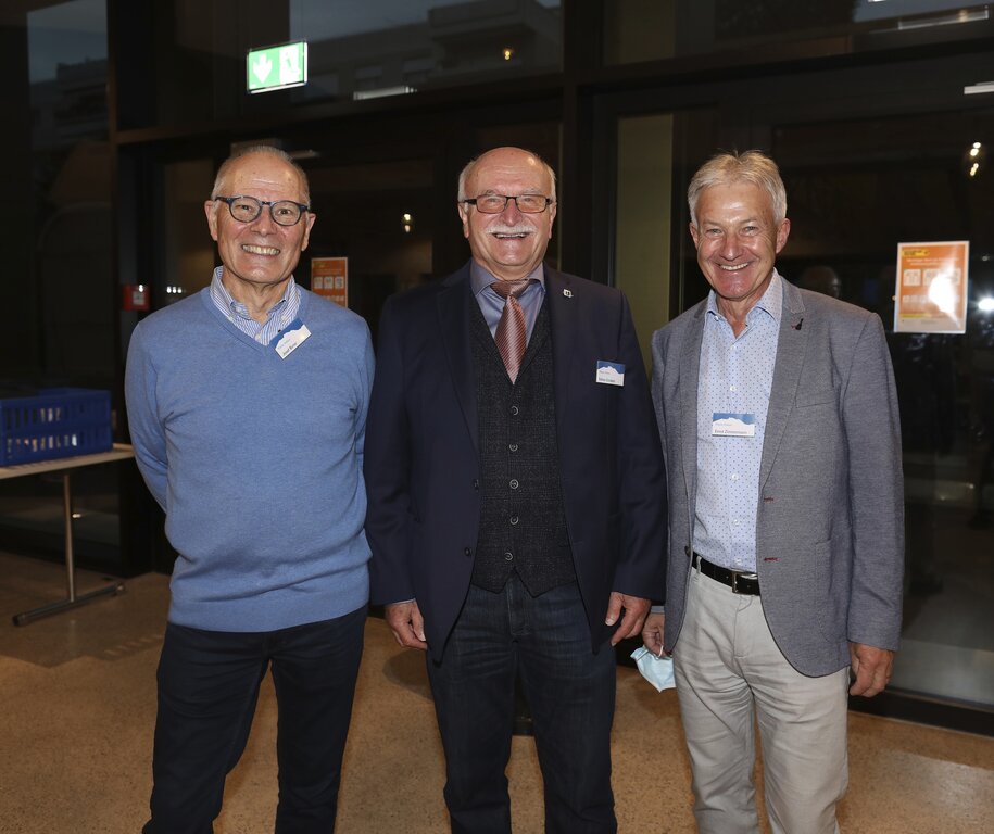 Seppi Birrer, Enrico Ercolani und Ernst Zimmermann (v. l.), das OK des Podiums im Pilatussaal. Sie dürfen auf den grossen Publikumserfolg, trotz strenger Covid-19-Massnahmen, stolz sein.