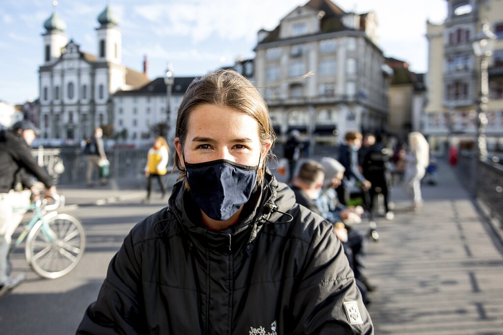 Dominique Fischer hatte ihre Maske vor dem Homeoffice gekauft, als sie noch zur Arbeit gependelt ist.