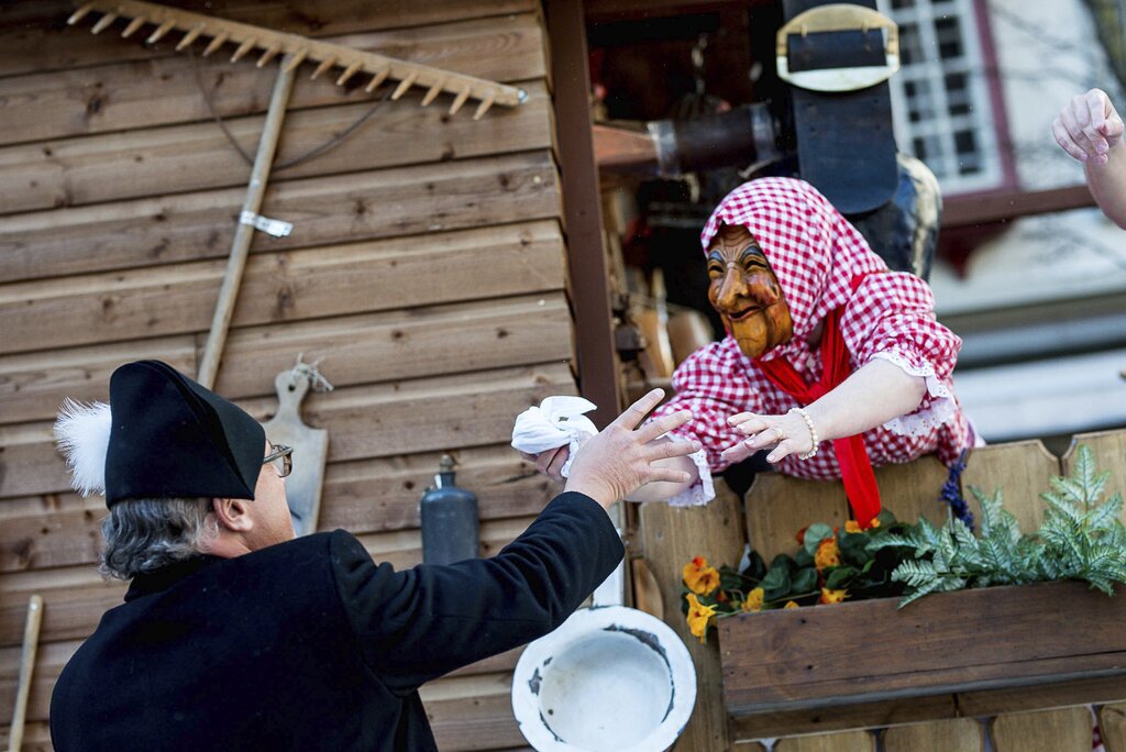 20. Februar: Anders als die Basler konnte die Lozärner Fasnacht am 20. Februar 2020 mit dem Schmudo kurz vor dem Verbot von Grossveranstaltungen gestartet werden. Bild: Bruno Gisi