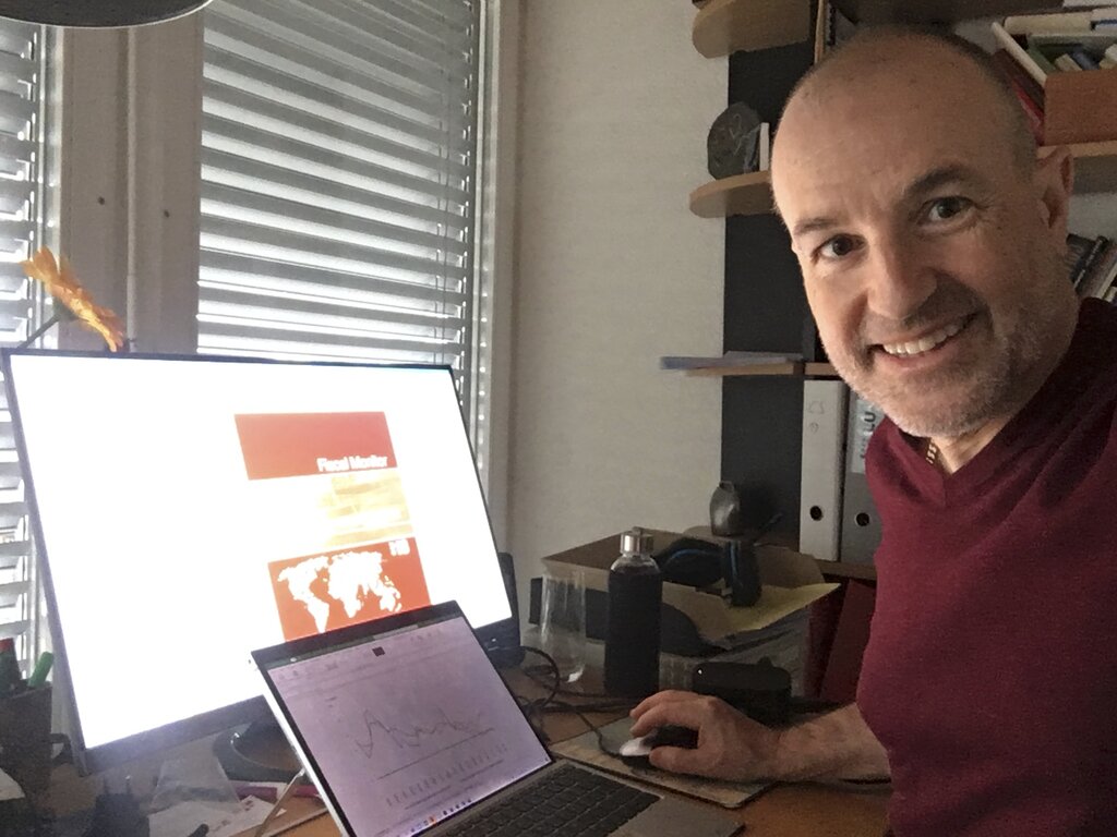 «Mir gefällt die Flexibilität und die Ruhe daheim. Ich vermisse aber spontane Gespräche, Pausen und Mittagessen mit Kolleginnen und Kollegen», so GLP-Nationalrat Roland Fischer.
