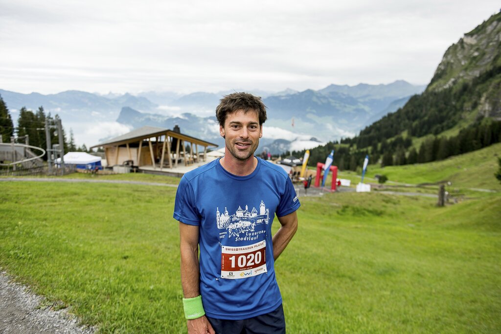 Im Ziel angekommen und den 2. Platz hat Yves Pillonel erreicht. Er meint, es war ein Hindernislauf im Pfützen ausweichen.