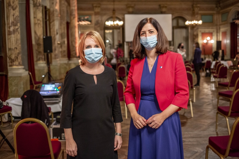 GLP-Fraktionspräsidentin Claudia Huser (l.) und Kantonsratspräsidentin Ylfete Fanaj sind unglaublich froh, dass die Feier trotzdem stattfand.