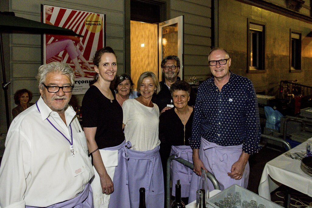 Eveline und Guido Rast, Geschäftsleiter Migros Luzern, Corinne Amrhein, Norbert Wermelinger, Peter und Susy Burri.