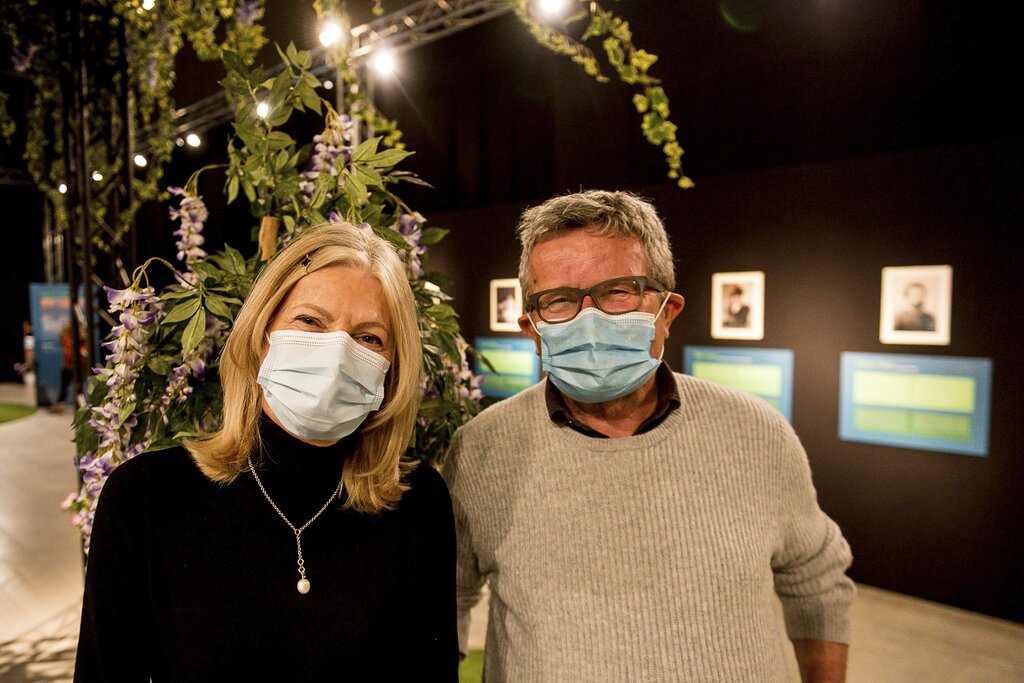 Inspiriert durch den Besuch der Lichtshow von Gustav Klimt in Paris lasen sich Annemarie Gremaud und Kurt Isenschmid in die Geschichte von Monet ein.