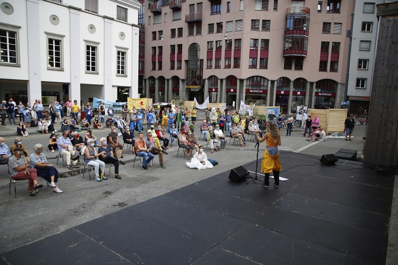 Die Theater sind wieder geöffnet und freuen sich auf Wiederbegegnungen mit ihrem Publikum und auch auf die kommenden Projekte und die vielen Ideen der Künstlerinnen und Künstler.