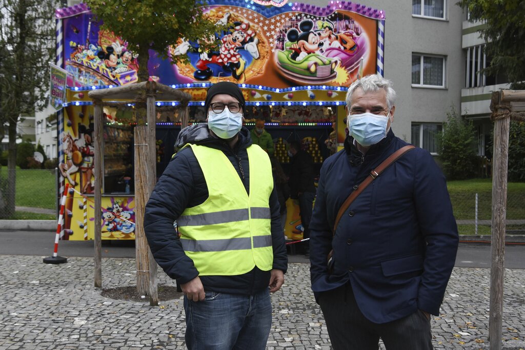 Daniel Dziemba, Eventkoordinator Stadt Kriens (links), mit Thomas Kost, Abteilungsleiter Freizeitdienst Stadt Kriens, finden die Minichilbi 2020 sehr gelungen.