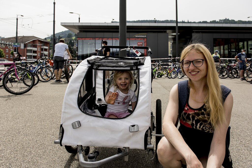 Sabrina Schnellmann plante mit Aurelia, ein kleines Velo zu kaufen. Zum Kauf eines Kinderanhängers hatte sie sich noch nicht entschieden.
