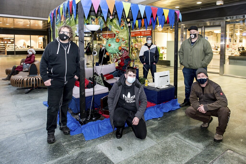 Sven Bühler, Dominik Wicki, Roni Sidler, Lars Bühler und Julian Wetterwald (v. l.) von den Rümliggeischter Schwarzenberg sind an den letzten Arbeiten.