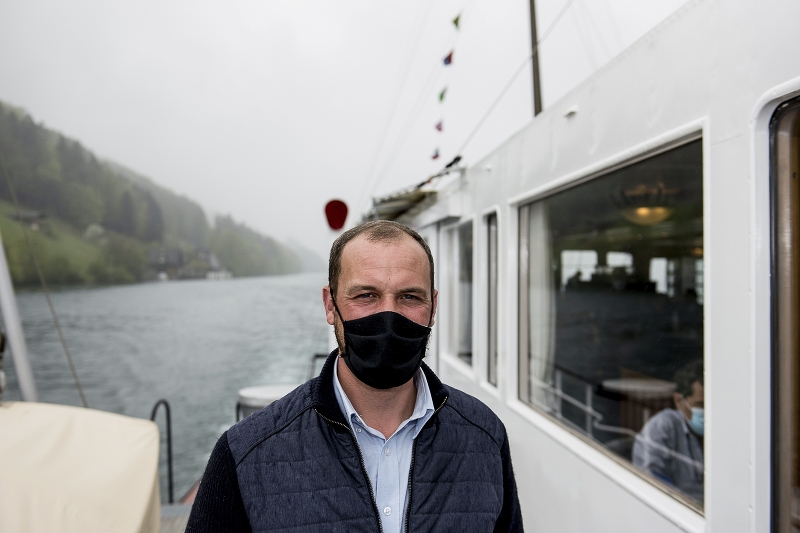 Eric Gauthier organisierte in Vitznau bei der Schiffsankunft die Rigibahn Hausmusik.
