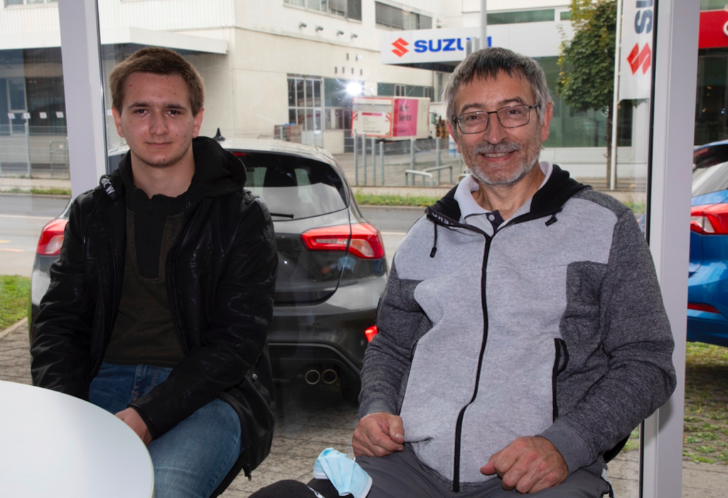 400 000 Kilometer absolvierte der Ford Galaxy von Albin Weber, auf dem Foto mit Sohn Benjamin. Zeit für die Ersatzbeschaffung bei der Th. Willy AG.