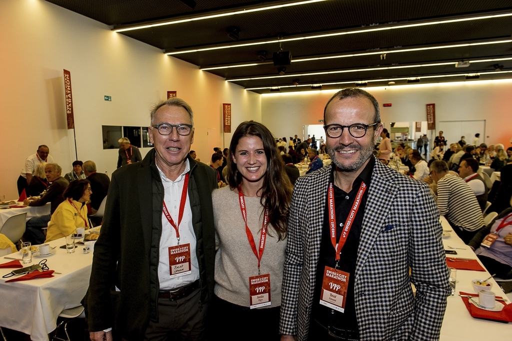 Sponsoren des Marathons (von links): Beat Lötscher, Burri & Lötscher, Stella Wyss, Brand- und Marketingmanager, Bucherer Luzern, und Beat Schmid, Geschäftsführer Bucherer Luzern.