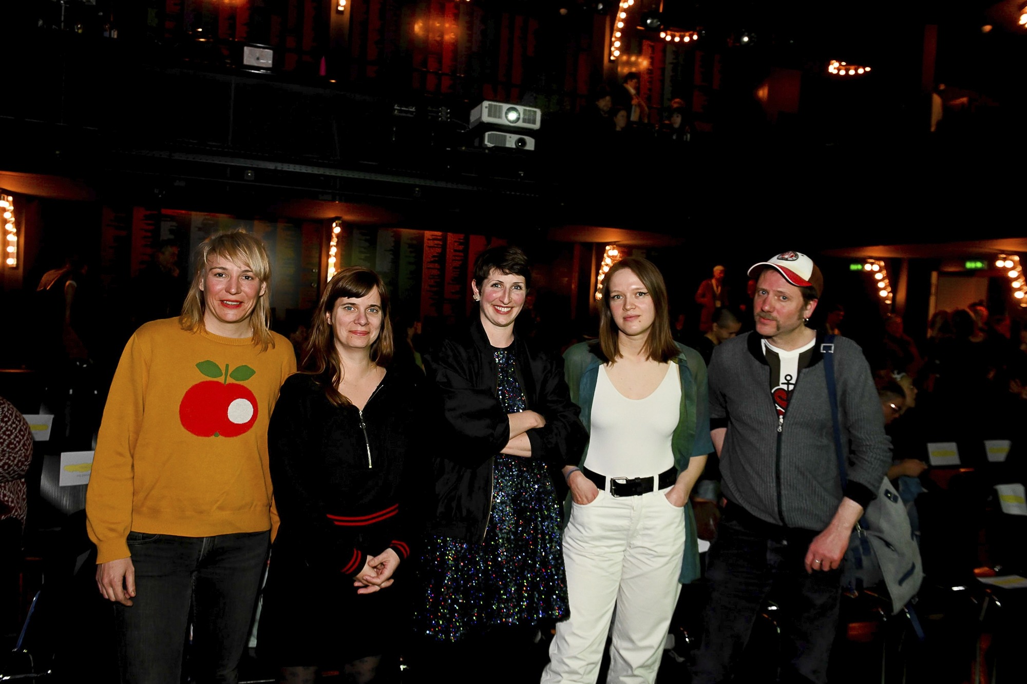 Die Jury des Förderstipendiums der Deutschschweizer Städte (von links): Angela Heimberg, Inhaberin des Comix Shop Basel und Mitglied des Fachrats des Cartoonmuseums, Corinne Odermatt, Künstlerin, Verlagsleiterin des Comic-Magazins «Strapazin», Lea Willimann, Künstlerische Leiterin Fumetto Comic Festival, Leonie Rösler, Illustratorin, und Andri Beyeler, Dokumentalist und Autor, Literaturkommission Stadt Bern.