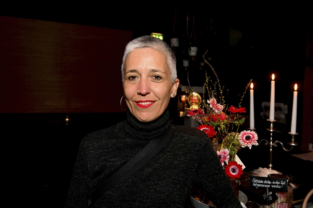 Power-Paola aka Paola Gaviria ist Comiczeichnerin aus Kolumbien und ist jeden Tag mit einer Live-Performance im Hotel Schweizerhof am Festival anzutreffen.