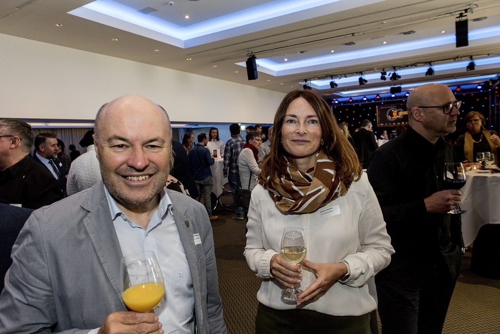 Albert Schwarzenbach, Präsident «Weihnachten in Luzern», und Isabelle Zihlmann, CSS Versicherung.