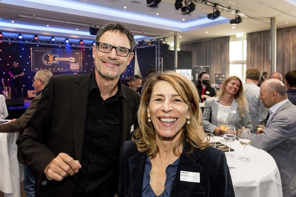 Peter Rüegger, KV Luzern Berufsakademie, und Lucie Heim, Heim Hotelmarketing.