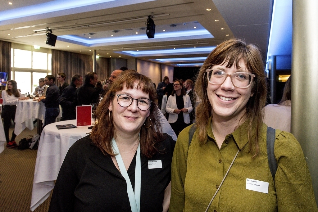 Vom Marketing des Luzerner Theaters: Bettina Thommen (links) und Sina Gubser.