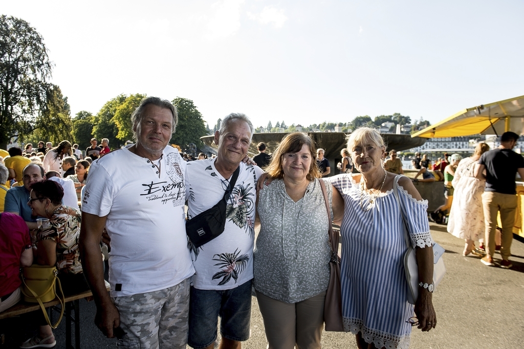Von links: Frank Paulke, Gert Viehweg, Manuela Parnitzke und Bettina Paulke. Paulkes waren auf Besuch und schon zum zweiten Mal an der Feier zum Nationalfeiertag dabei.