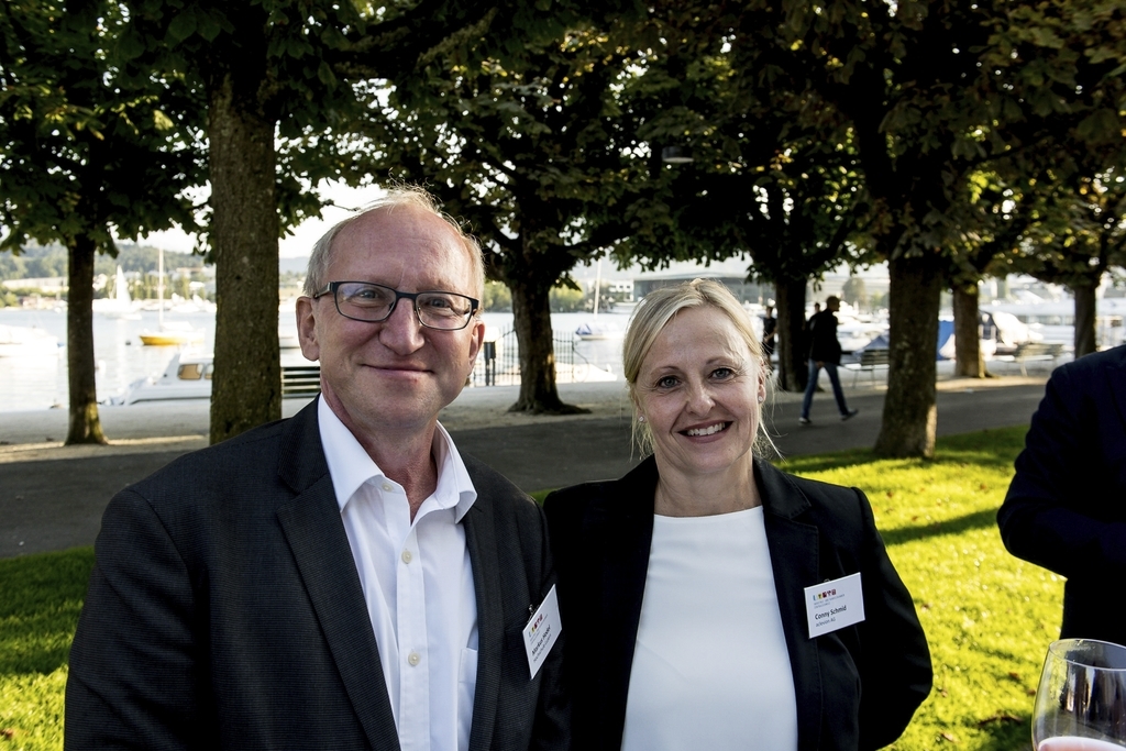 Haben aus dem Referat einen Eindruck zu den offenen Fragen zum Europadossier erhalten: Markus Hodel, Hochschule Luzern, und Conny Schmid, Aclevion AG.