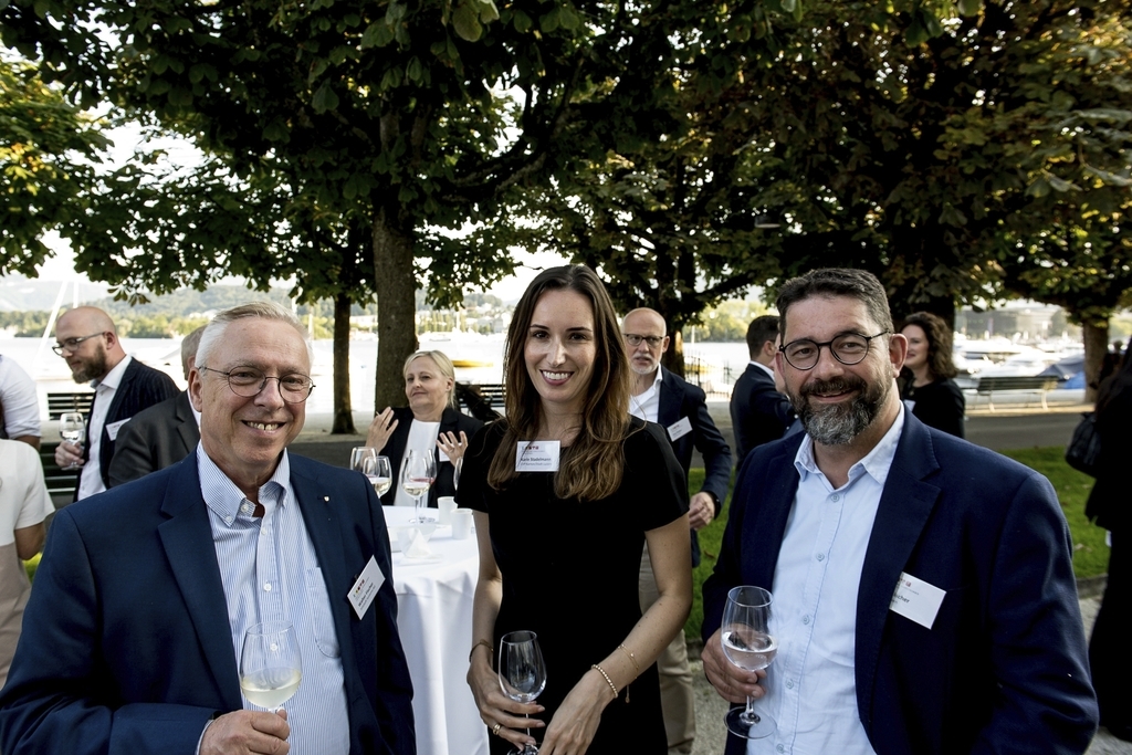 Fanden es spannend, dass der Dialog mit dem WWF gesucht wird: (v. l.) Walter Fischer, InfoSoft Systems AG, Karin Stadelmann, Präsidentin CVP Stadt Luzern, und Alex Fischer, UD Media.