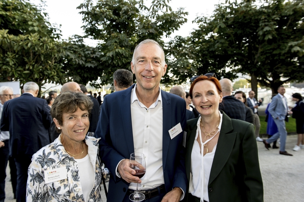 Von links: Barbara und Andreas Ruch, Präsident IHZ, sowie Carmen Christen, Christen Automobile AG.