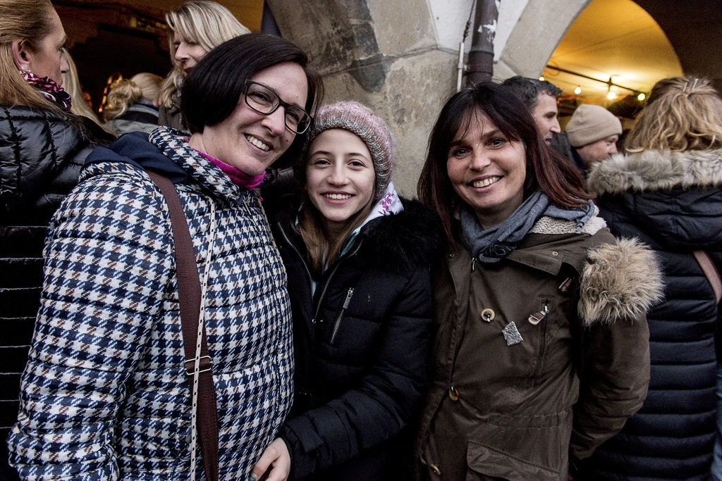 «Endlich wieder Fasnacht!», freuen sich (von links) Eveline und Larina Meyer mit Jana Burri.