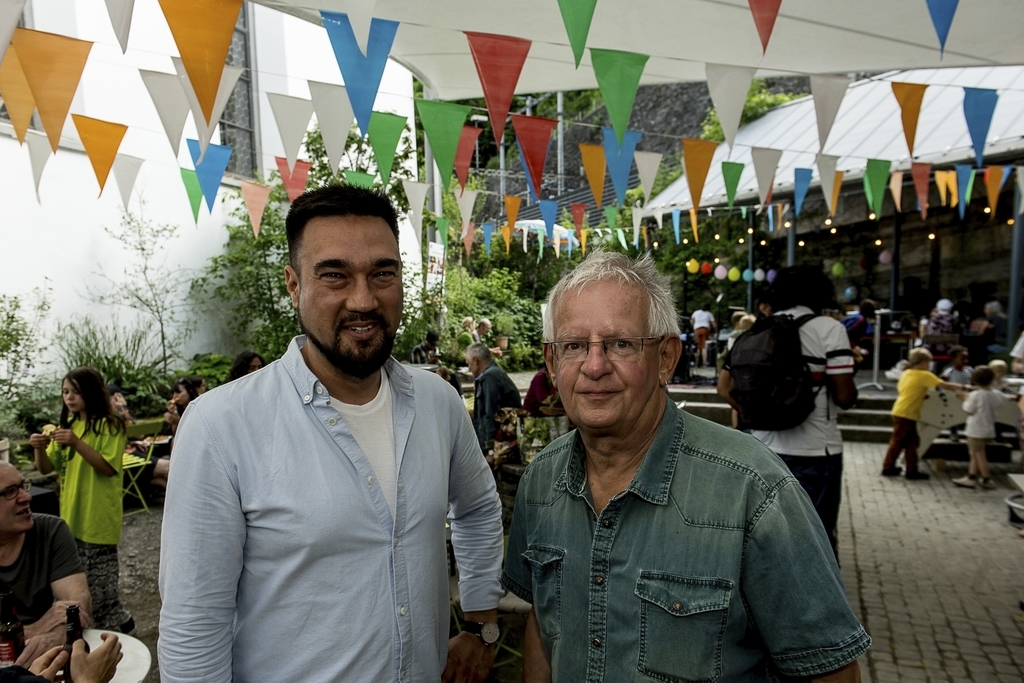 Matthias Schiller (links) und Peter Müller. Peter kommt gerne am Samstag zum Morgenessen in den Sentitreff, in dem Matthias als Freiwilliger das Frühstück serviert.