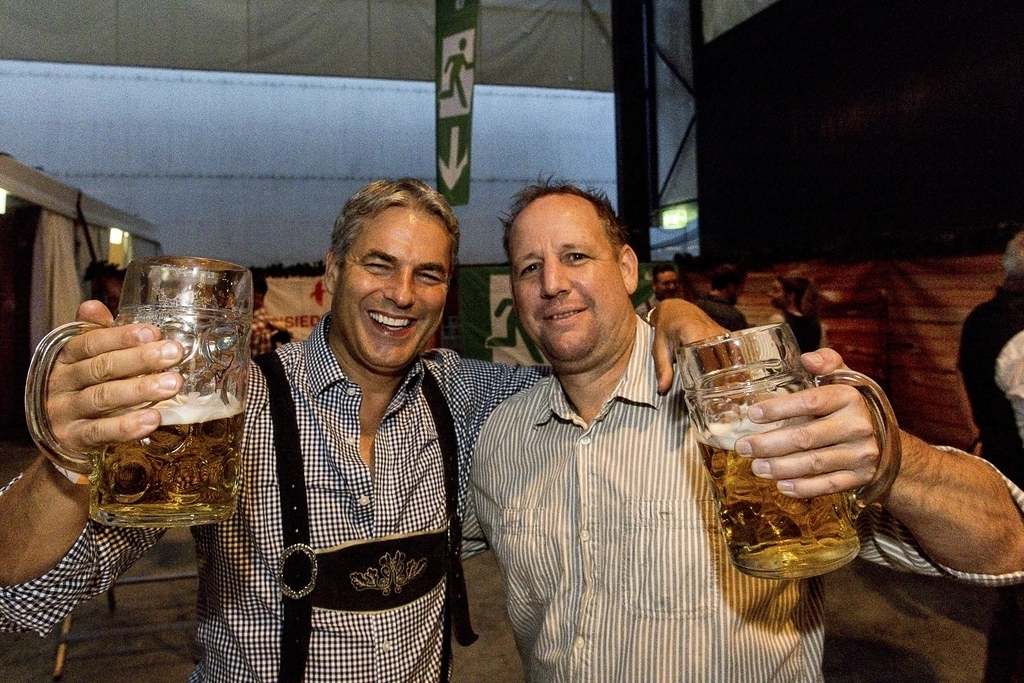 Haben ebenfalls auf dem «Hau den Lukas» geschlagen: Marco Weishaupt (links) und Manuel Höltschi.