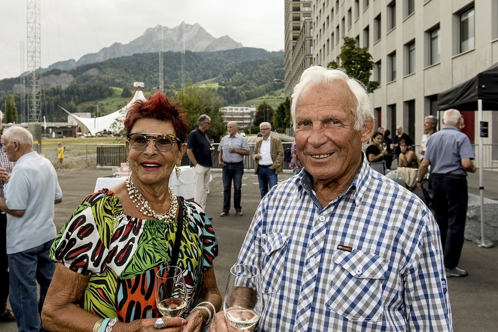 Während der Bauzeit sind Lydia Kronenberg und Leo Brügger verschiedentlich an der Baustelle vorbeispaziert und sehen jetzt, wie das neue Quartier lebt.