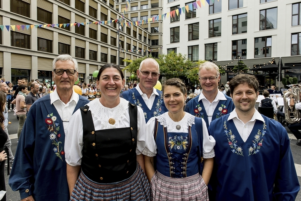 Die Alphorn-Formation Schweighof am Pilatus: Josef Furrer, Sarah Notter, Lorenz Zihlmann, Karin Haag, Steven Zobrist und Ewald Schönhofer (von links).