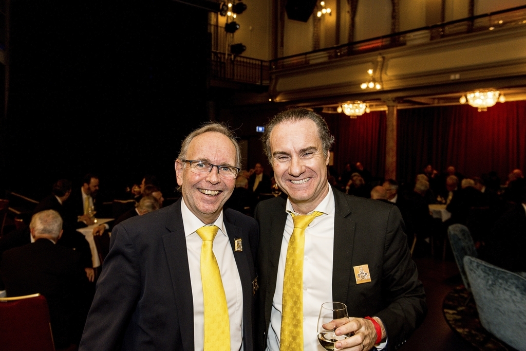 Peter Bucher (links) und Mario Sciarmella meinten: «Mit den zwei C (Zunftmeister Christian und Weibel Christian) rockt die Fasnacht 2022 in Luzern.»