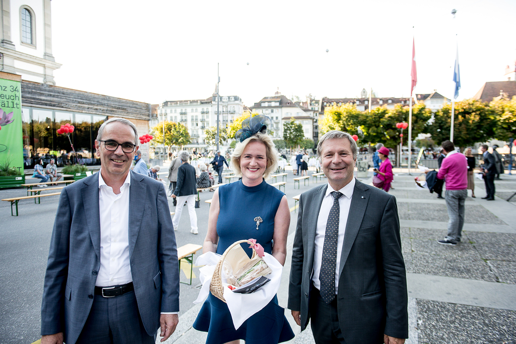 Stadtpräsident Beat Züsli (l.), Birgit Aufterbeck Sieber, Präsidentin Stiftungsrat Luzerner Theater, und Marcel Schwerzmann, Bildungs- und Kulturdirektor Kanton Luzern.