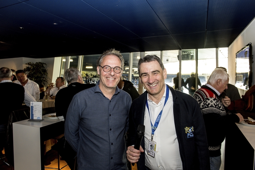 Von links: Guido Biscontin, Mitglied Club 200, und Laurent Prince, Verwaltungsrat FCL. Kurz vor dem Anpfiff gab’s eine kurze Erläuterung zum Spiel von Laurent Prince.