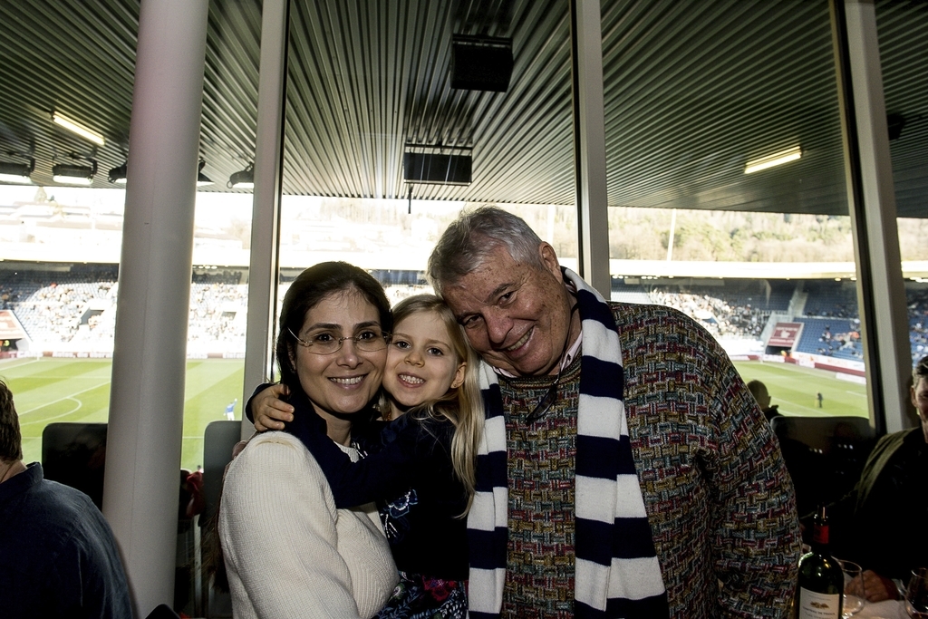 Danielli Boeno de Sena (links) und Roberto Casagrande mit Kaira. Casagrande hat bereits 1100 Spiele gesehen, Danielli 50 und Kaira immerhin schon deren 10.