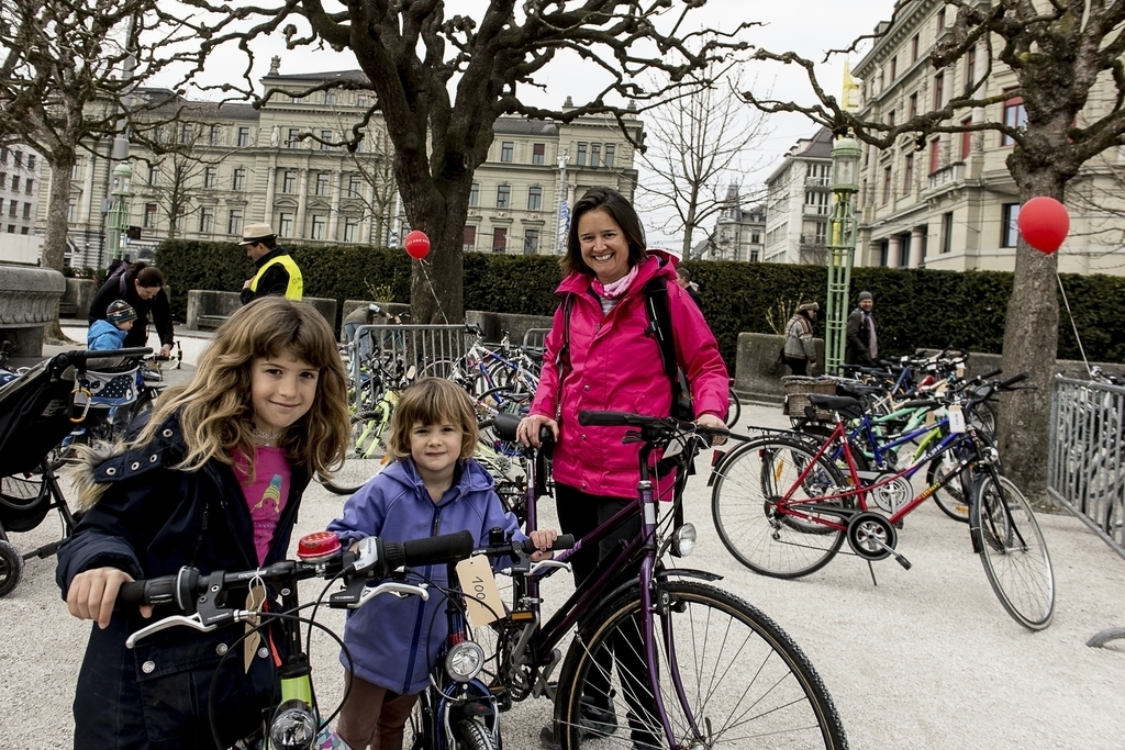 Von links: Anna, Amélie und Pia Thomas. Sie hatten klare Vorstellungen: Kindervelo mit Gängen und für die Mutter ein Velo für den «Every Day»-Einsatz.