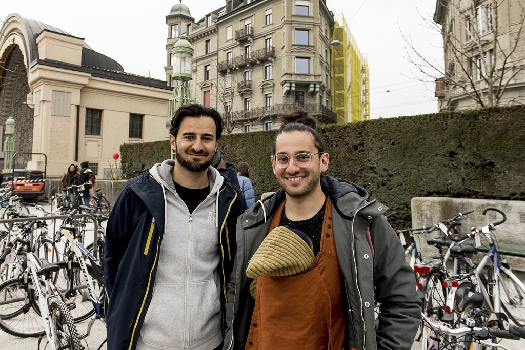 Kemal Candan (links) und Kantonsrat Hasan Candan trafen sich mit Kollegen, um zu fachsimpeln.