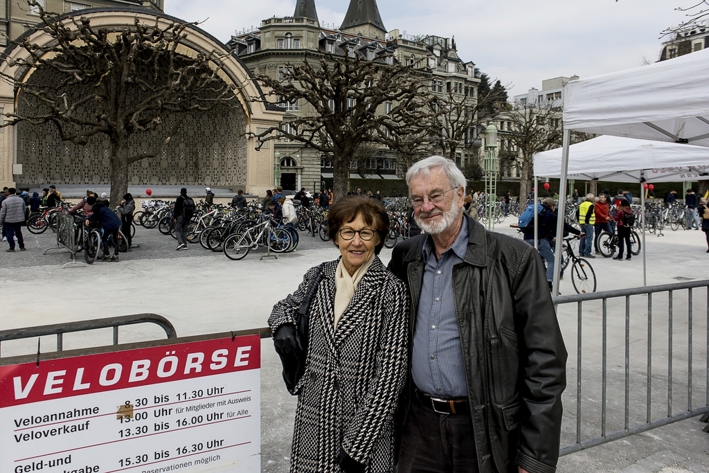 Ursula und Kurt Bühlmann entrümpeln ihren Keller und planen, bei der nächsten Velobörse dabei zu sein. «Dafür behalten wir die Ski weiterhin», meinten sie lachend.