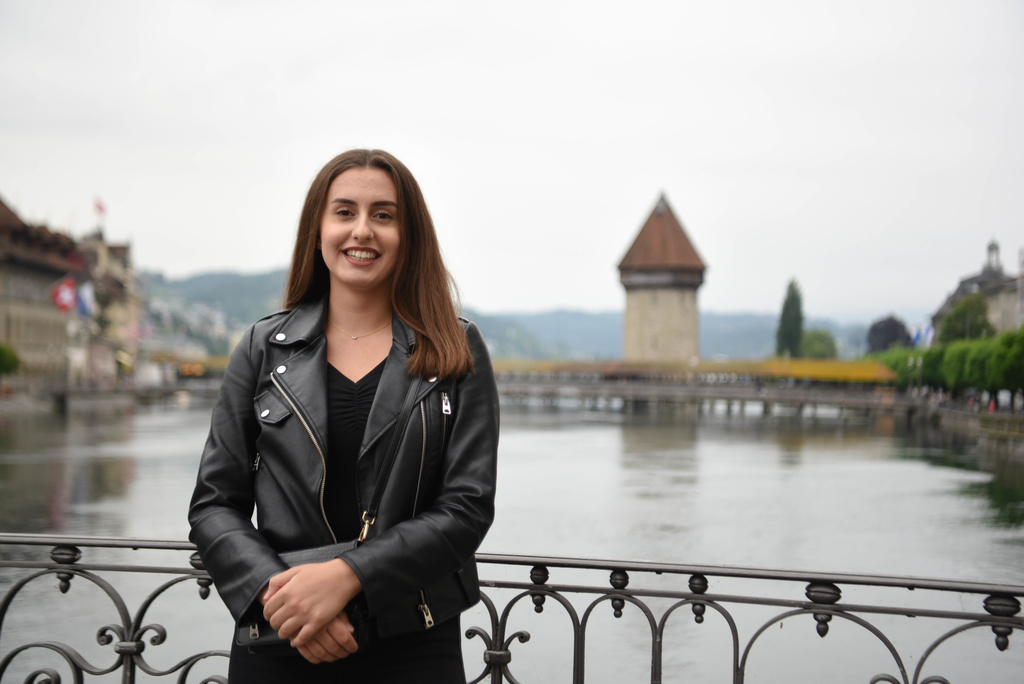 Sie wünscht sich, dass die betroffenen Personen besser entlohnt werden.